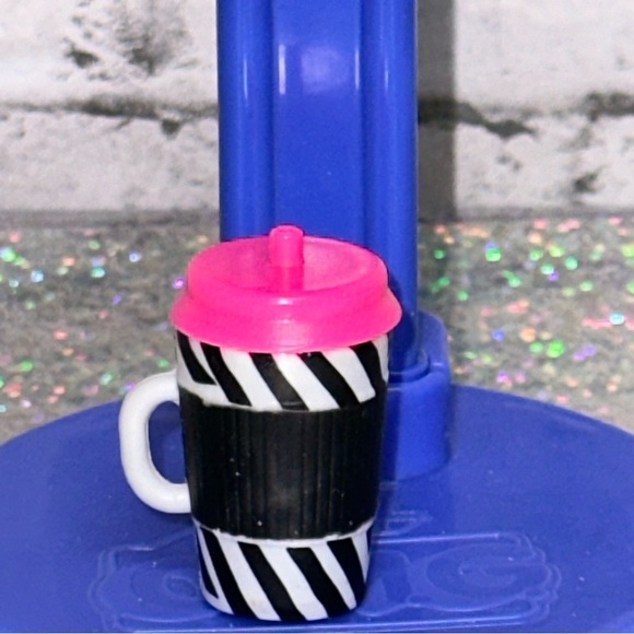 L.O.L. Surprise!  FRONT LINE HERO PHD BB Doll Bottle MGAE Cares Limited Edition - Picture 3 of 9